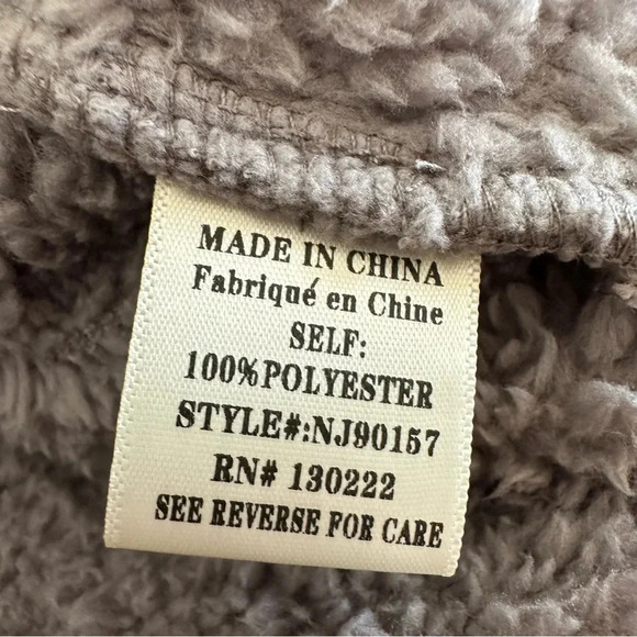 NWT Boutique New In Large Gray Cable Pattern Soft Fleece Fur Jacket Shacket New - Picture 6 of 6